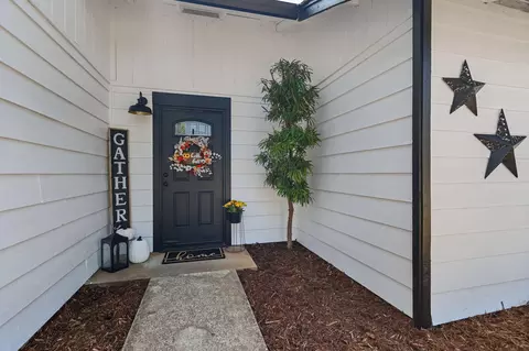 Exterior - 1857 Cirrus St, Redding, CA 96002 photo 4 of 12