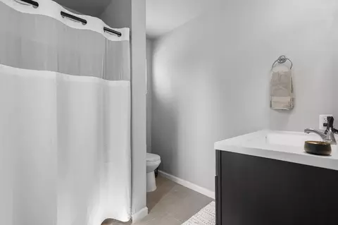 Bath - 1857 Cirrus St, Redding, CA 96002 photo 3 of 4