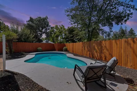 Exterior - 1857 Cirrus St, Redding, CA 96002 photo 10 of 12