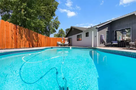 Exterior - 1857 Cirrus St, Redding, CA 96002 photo 6 of 12