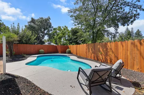 Exterior - 1857 Cirrus St, Redding, CA 96002 photo 2 of 12
