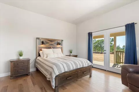Bedroom - 25150 Dersch Rd, Anderson, CA 96007 photo 2 of 5