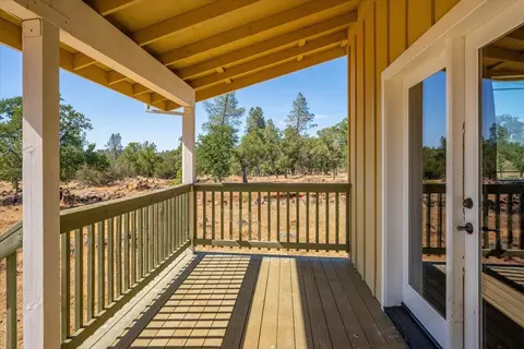 Exterior - 25150 Dersch Rd, Anderson, CA 96007 photo 17 of 23