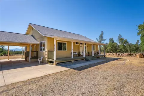 Exterior - 25150 Dersch Rd, Anderson, CA 96007 photo 7 of 23