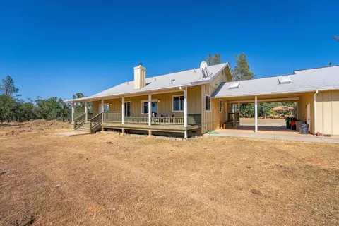Exterior - 25150 Dersch Rd, Anderson, CA 96007 photo 15 of 23