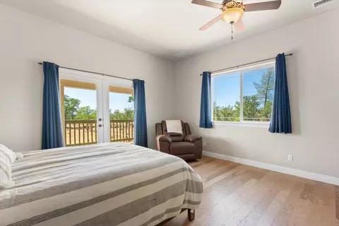 Bedroom - 25150 Dersch Rd, Anderson, CA 96007 photo 1 of 5
