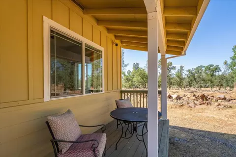 Exterior - 25150 Dersch Rd, Anderson, CA 96007 photo 9 of 23
