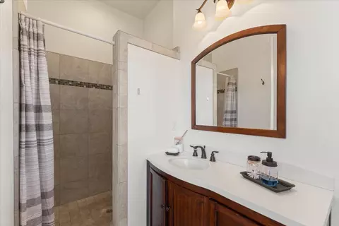 Bath - 25150 Dersch Rd, Anderson, CA 96007 photo 2 of 6