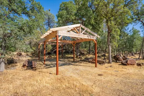 Exterior - 25150 Dersch Rd, Anderson, CA 96007 photo 11 of 23
