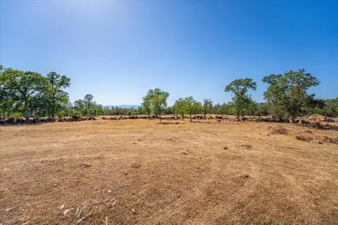 Exterior - 25150 Dersch Rd, Anderson, CA 96007 photo 4 of 23