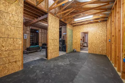 Entry Way - 25150 Dersch Rd, Anderson, CA 96007 photo 2 of 2