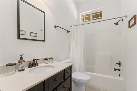 Bath - 25150 Dersch Rd, Anderson, CA 96007 photo 4 of 6