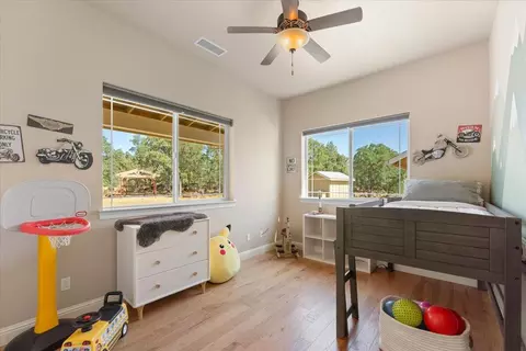Bedroom - 25150 Dersch Rd, Anderson, CA 96007 photo 4 of 5