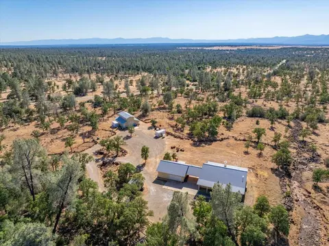 View/Area - 25150 Dersch Rd, Anderson, CA 96007 photo 3 of 4