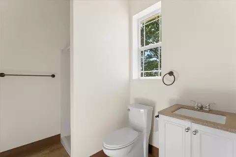Bath - 25150 Dersch Rd, Anderson, CA 96007 photo 5 of 6