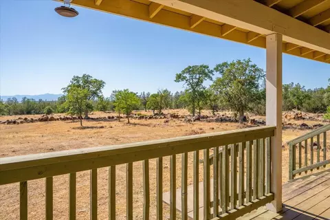 Exterior - 25150 Dersch Rd, Anderson, CA 96007 photo 1 of 23