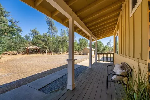 Exterior - 25150 Dersch Rd, Anderson, CA 96007 photo 8 of 23
