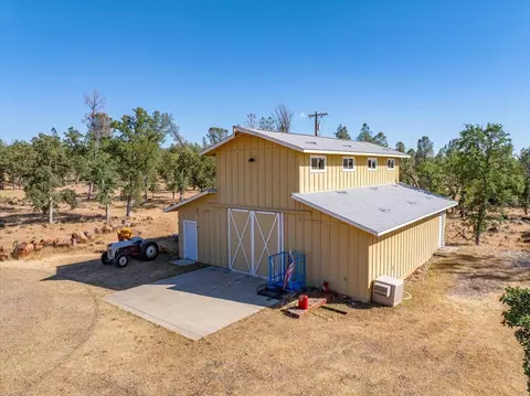 Exterior - 25150 Dersch Rd, Anderson, CA 96007 photo 5 of 23