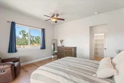 Bedroom - 25150 Dersch Rd, Anderson, CA 96007 photo 3 of 5