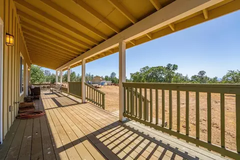 Exterior - 25150 Dersch Rd, Anderson, CA 96007 photo 3 of 23