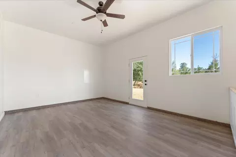 Living - 25150 Dersch Rd, Anderson, CA 96007 photo 3 of 5