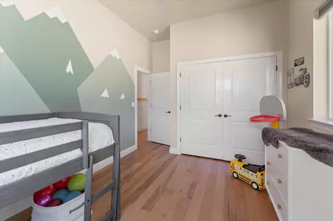 Bedroom - 25150 Dersch Rd, Anderson, CA 96007 photo 5 of 5
