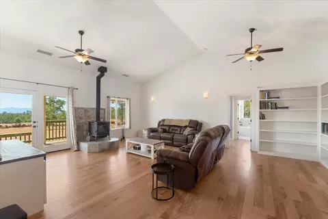 Living - 25150 Dersch Rd, Anderson, CA 96007 photo 2 of 5