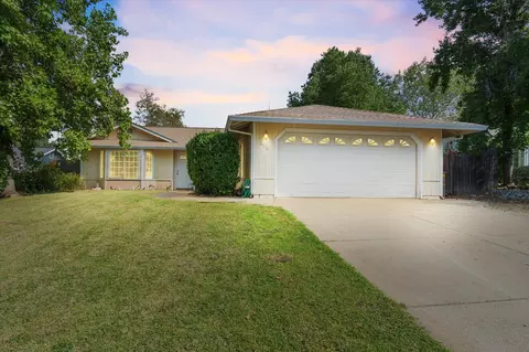 2870 Antigua Dr, Redding, CA 96003