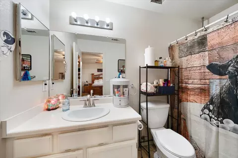 Bath - 2870 Antigua Dr, Redding, CA 96003 photo 1 of 2