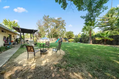 Exterior - 2870 Antigua Dr, Redding, CA 96003 photo 7 of 10