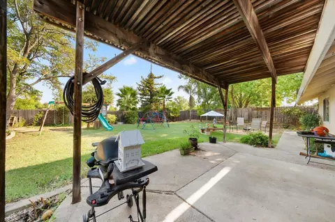 Exterior - 2870 Antigua Dr, Redding, CA 96003 photo 3 of 10