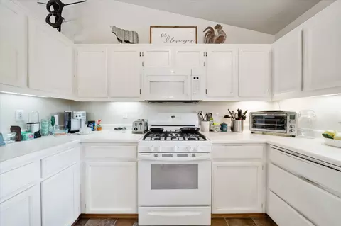 Kitchen - 2870 Antigua Dr, Redding, CA 96003 photo 2 of 2