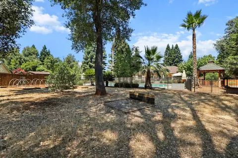 Exterior - 4295 Brittany Dr, Redding, CA 96002 photo 11 of 12