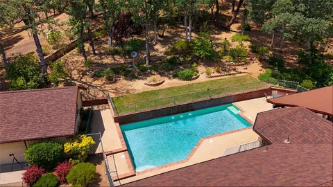 21247 Creekside Dr, Red Bluff, CA 96080 photo 4