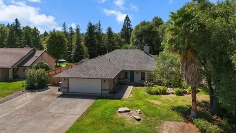 2323 Castlewood Dr, Redding, CA 96002 photo 1