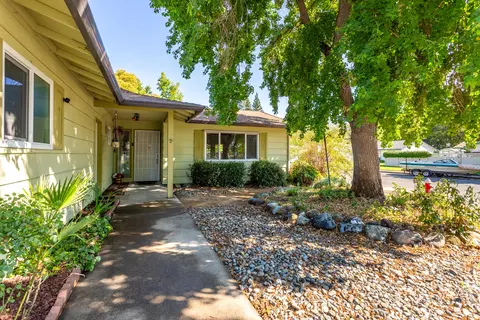 2790 Pernie Trl, Redding, CA 96001 photo 3