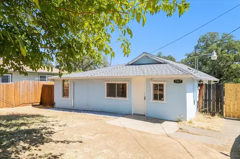 1517 Cottonwood Ave, Redding, CA 96001