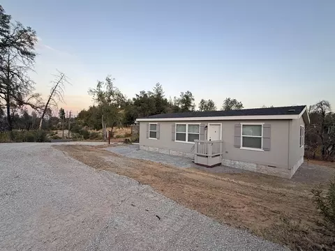 13652 Old Oregon Trl, Redding, CA 96003