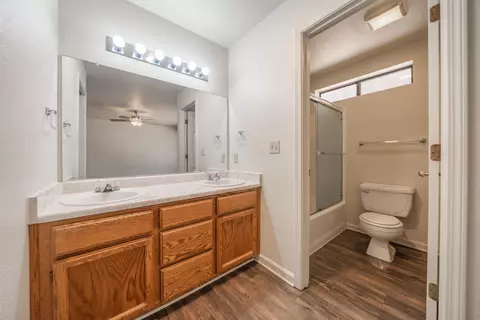 Bath - 5852 Avery Way, Redding, CA 96003 photo 1 of 3