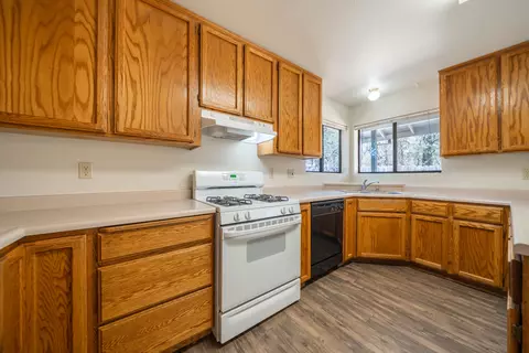 Kitchen - 5852 Avery Way, Redding, CA 96003 photo 2 of 4