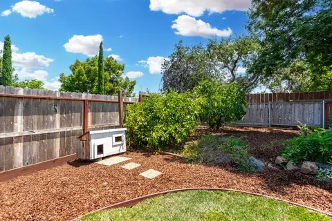 Exterior - 2773 Crystal Tree Dr, Redding, CA 96001 photo 3 of 10
