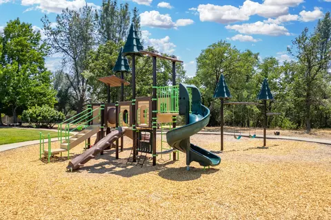 View/Area - 2773 Crystal Tree Dr, Redding, CA 96001 photo 4 of 6