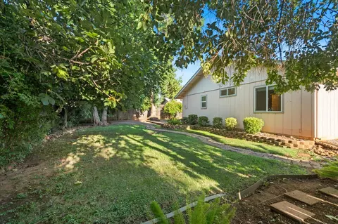 Exterior - 1866 Silverfield Loop, Redding, CA 96002 photo 11 of 13
