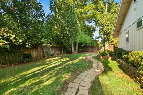 Exterior - 1866 Silverfield Loop, Redding, CA 96002 photo 10 of 13