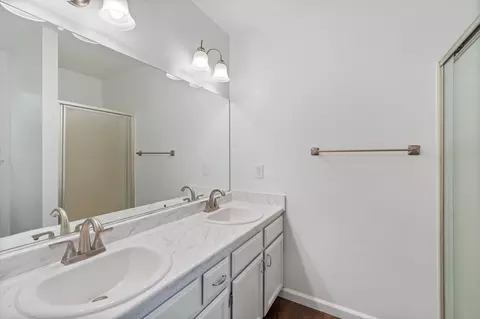 Bath - 1866 Silverfield Loop, Redding, CA 96002 photo 1 of 3