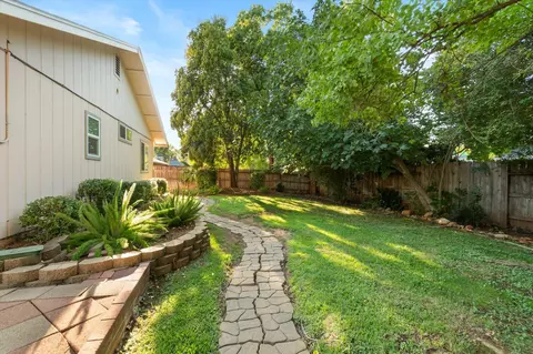 Exterior - 1866 Silverfield Loop, Redding, CA 96002 photo 9 of 13