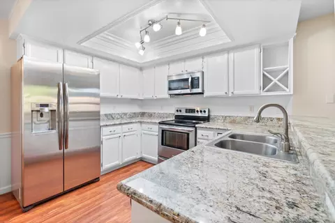 Kitchen - 1866 Silverfield Loop, Redding, CA 96002 photo 2 of 3