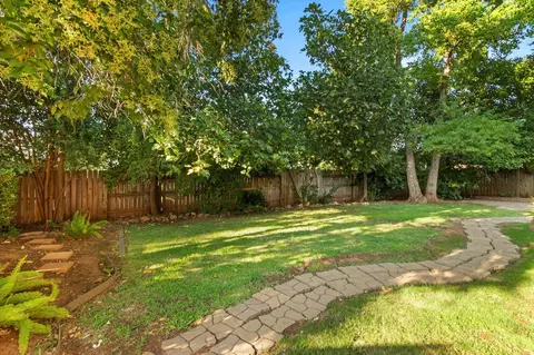 Exterior - 1866 Silverfield Loop, Redding, CA 96002 photo 8 of 13