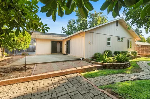 Exterior - 1866 Silverfield Loop, Redding, CA 96002 photo 5 of 13