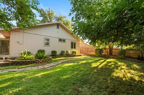 Exterior - 1866 Silverfield Loop, Redding, CA 96002 photo 7 of 13